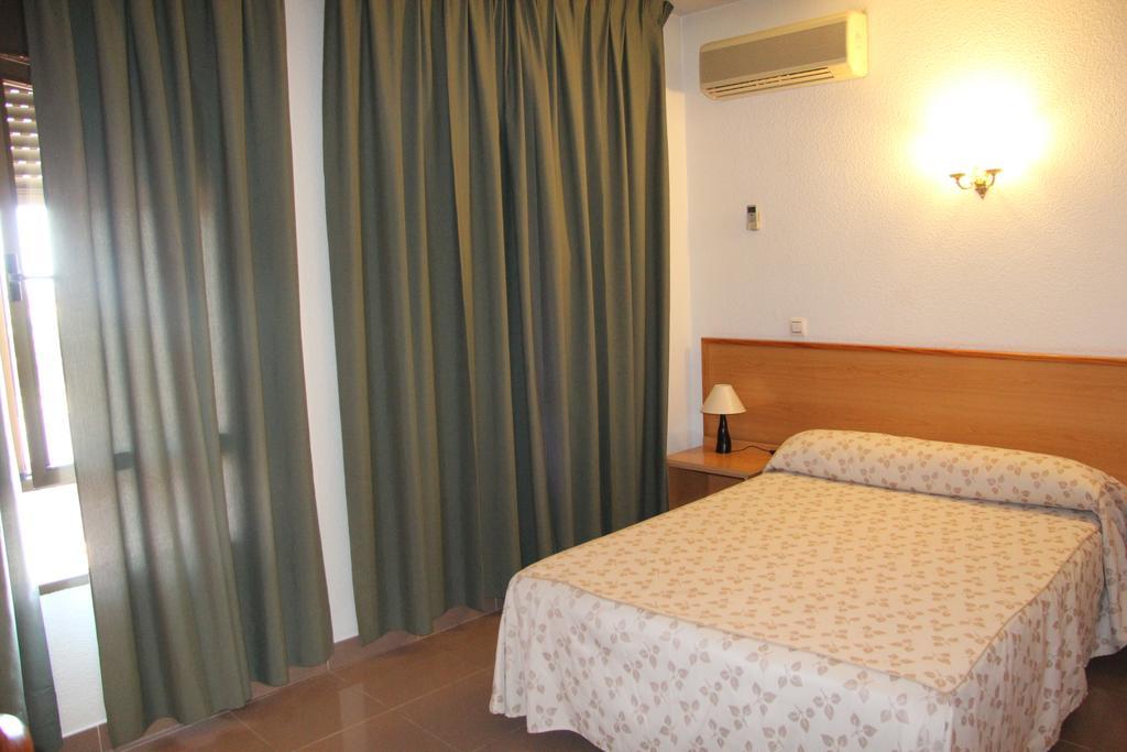 Hostal Cazalegas Exteriör bild