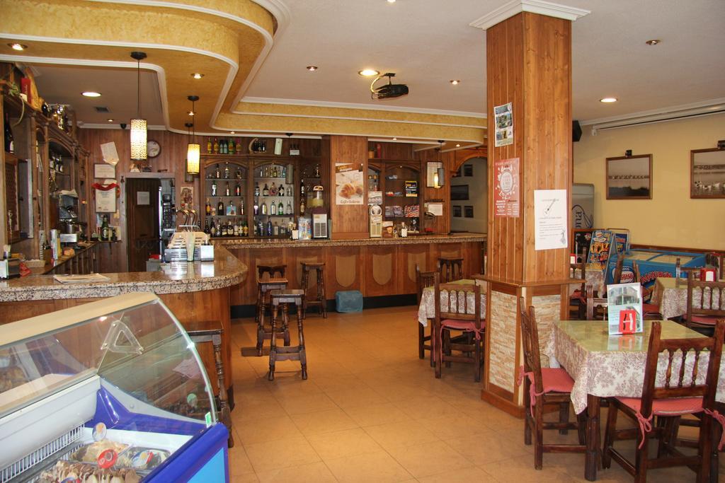 Hostal Cazalegas Exteriör bild